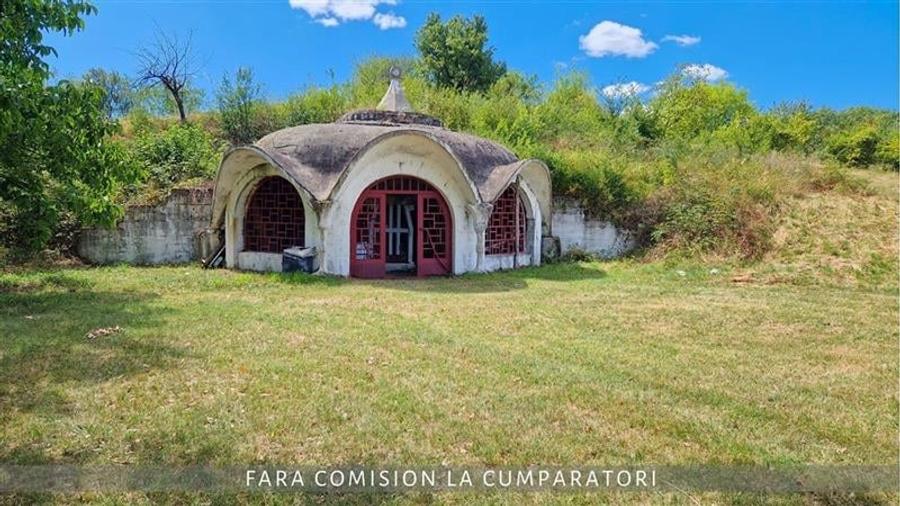 Spațiu comercial, de 472 mp, în Orlești