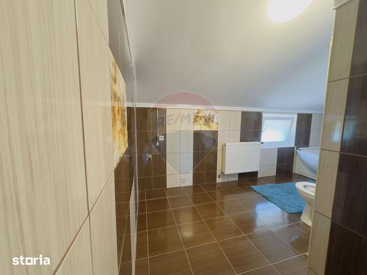 Casă cu 5 camere cu Teren 500 Mp în Paleu