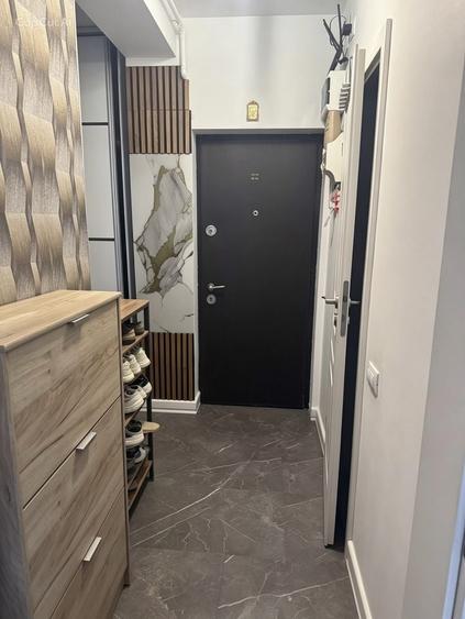 Apartament cu 3 camere decomandat, mobilat în Central