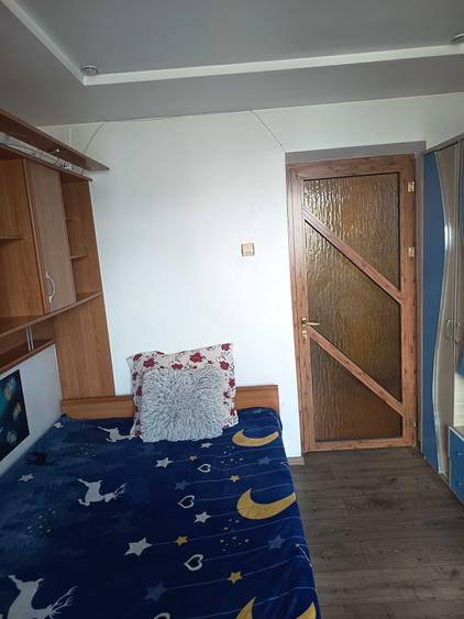 Apartament cu 3 camere semidecomandat în Ștefănești