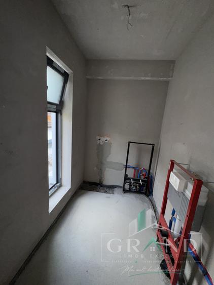 Apartament cu 4 camere semidecomandat în Andrei Mureșanu