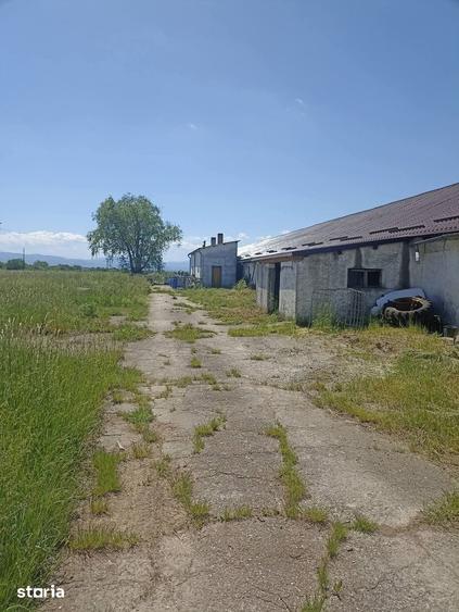 Spațiu comercial, de 900 mp, în Ilieni