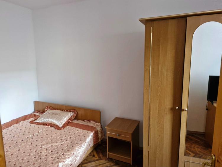 Apartament cu 3 camere semidecomandat în Olari