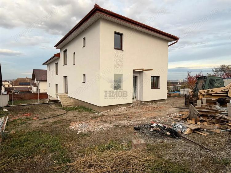Casă cu 4 camere cu Canalizare în Șura Mică