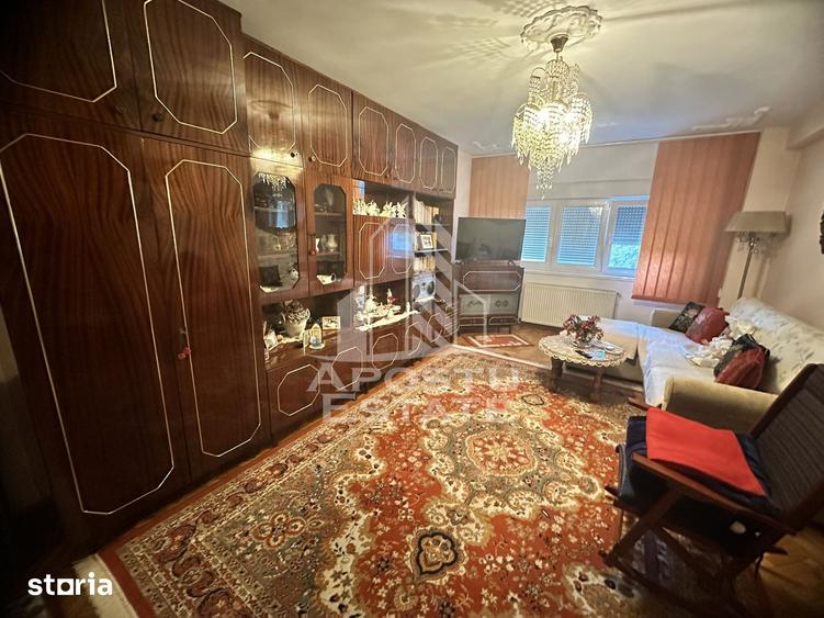 Apartament de vanzare cu 3 camere, 2 bai, 76mp, zona Spitalul Judetean - 1