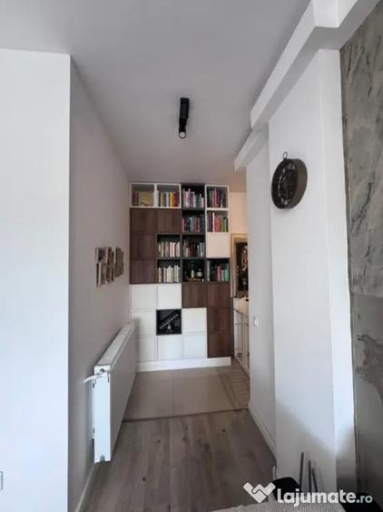 Apartament cu 3 camere semidecomandat în Dâmbul Rotund