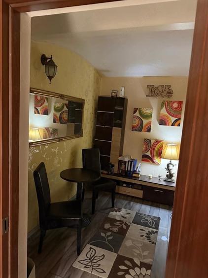 Apartament cu 3 camere decomandat în P-ța Unirii