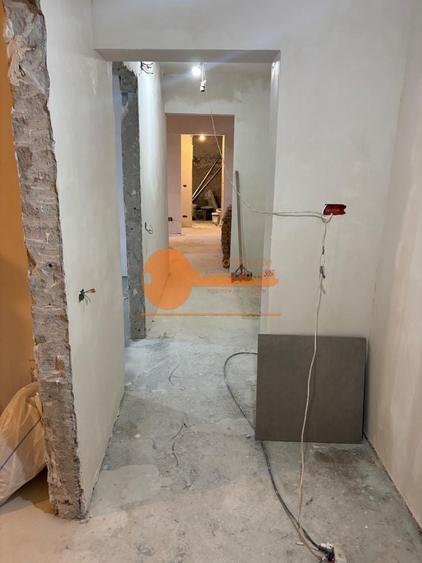 Apartament cu 3 camere semidecomandat în Lacul Tei