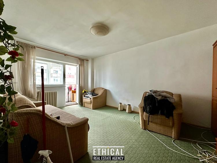 Apartament cu 3 camere decomandat în Drumul Taberei