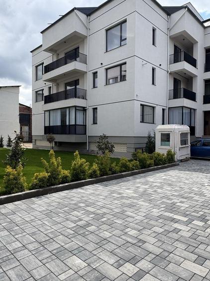Apartament cu 4 camere decomandat, mobilat în Central