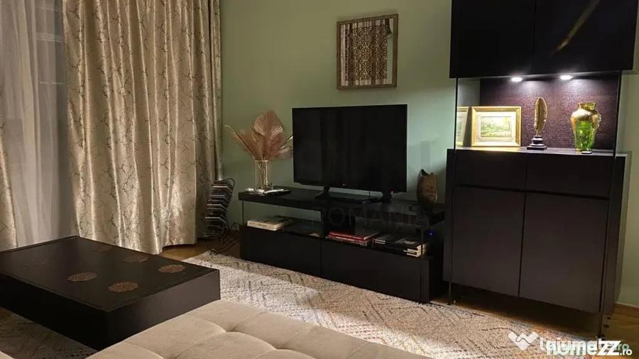 Apartament cu 3 camere decomandat în Victoriei