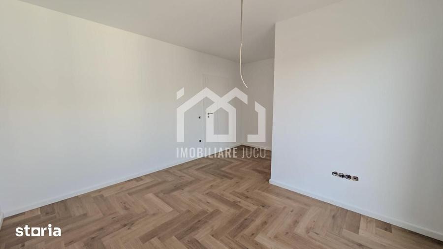 Casă cu 5 camere cu Teren 500 Mp în Jucu