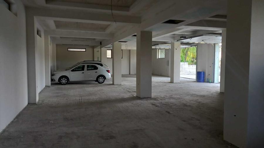 Spațiu comercial, de 1,250 mp, în Central