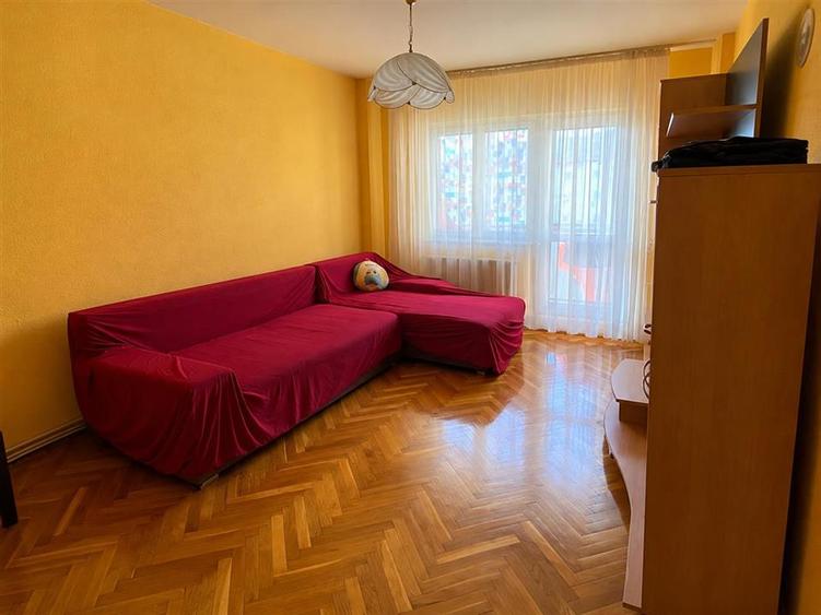 Apartament cu 3 camere decomandat, mobilat în Vasile Aaron