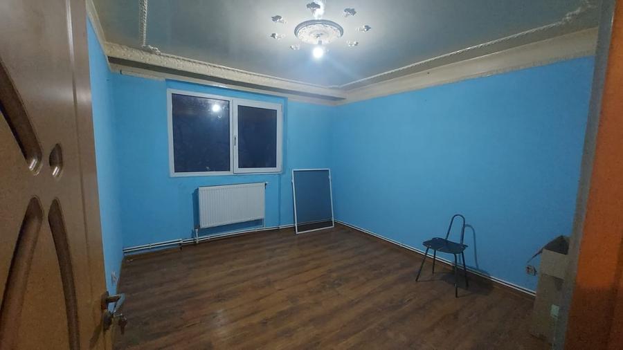 Apartament cu 3 camere semidecomandat în Micro 38