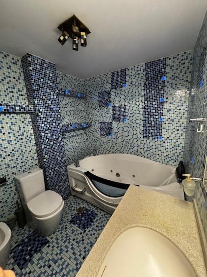 Apartament cu 4 camere semidecomandat, mobilat în Ostroveni