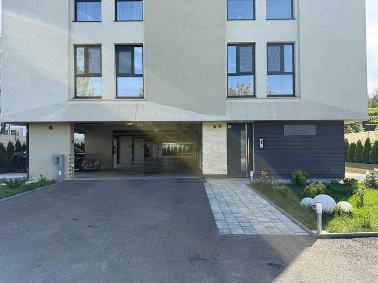 Apartament cu 3 camere decomandat în Străulești