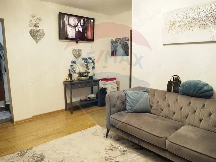 Casă cu 9 camere cu Teren 370 Mp în Central