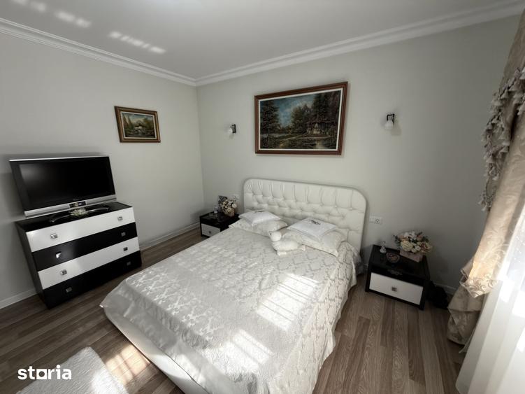 Casă cu 5 camere cu Teren 2400 Mp în Central