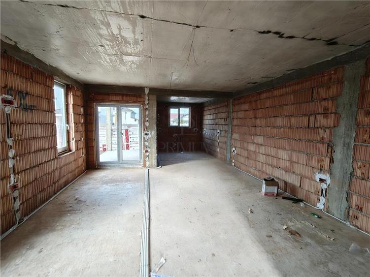 Duplex cu 4 camere cu Canalizare în Moșnița Nouă