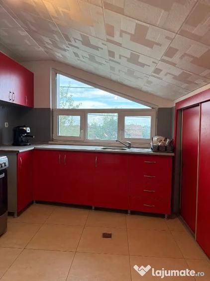 Casă cu 6 camere cu Teren 606 Mp în Central