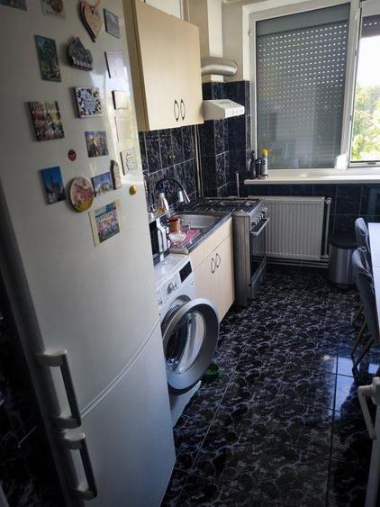 Apartament cu 3 camere semidecomandat în Hipodrom