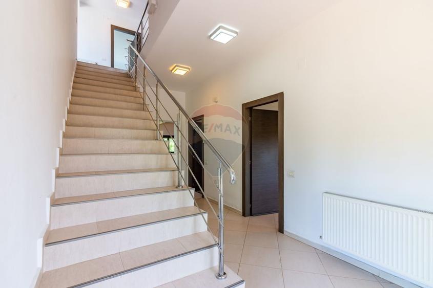 Casă individuală cu 5 camere cu Teren 2436 Mp în Alexandriei