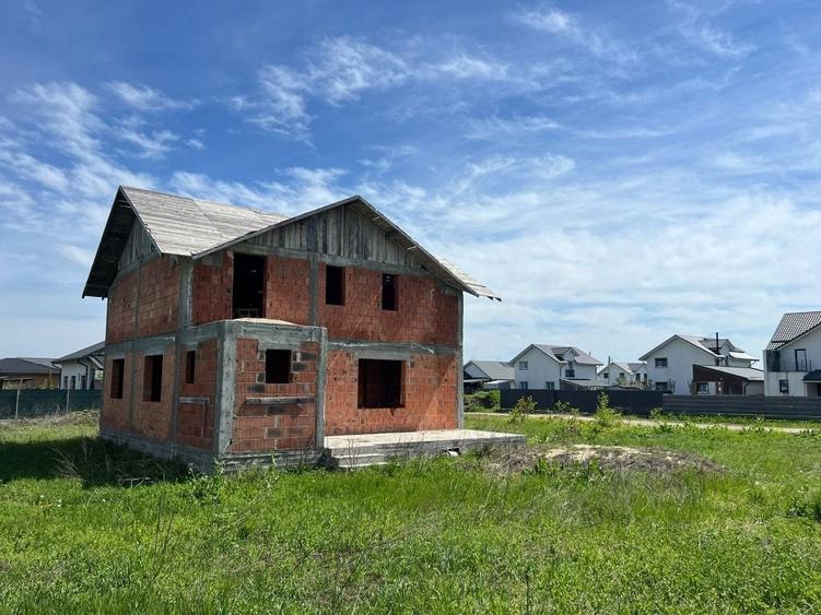 Casă cu 4 camere în Samurcași