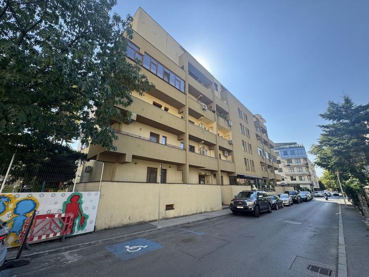 Apartament cu 3 camere decomandat, mobilat în Herăstrău