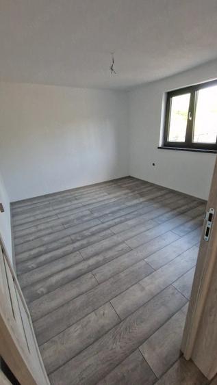 Casă cu 4 camere cu Teren 1800 Mp în Bârsoiu