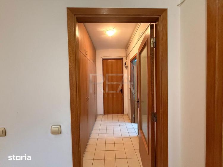 Garsonieră decomandată, mobilată în Valea Ialomiței