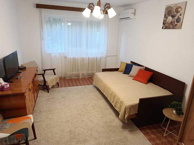 Apartament cu 2 camere decomandat în Sărari