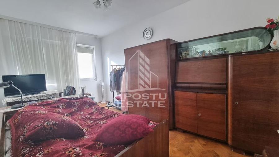 Apartament cu 3 camere semidecomandat, mobilat în Circumvalațiunii
