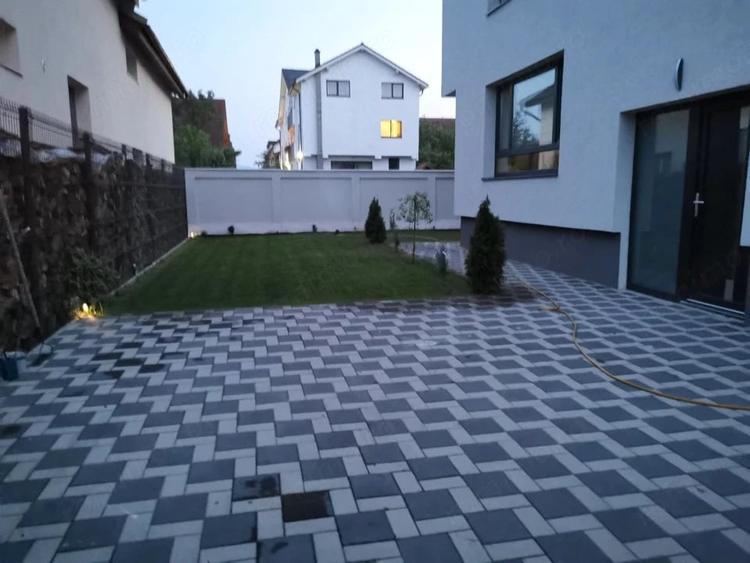 Casă cu 8 camere cu Teren 408 Mp în Central