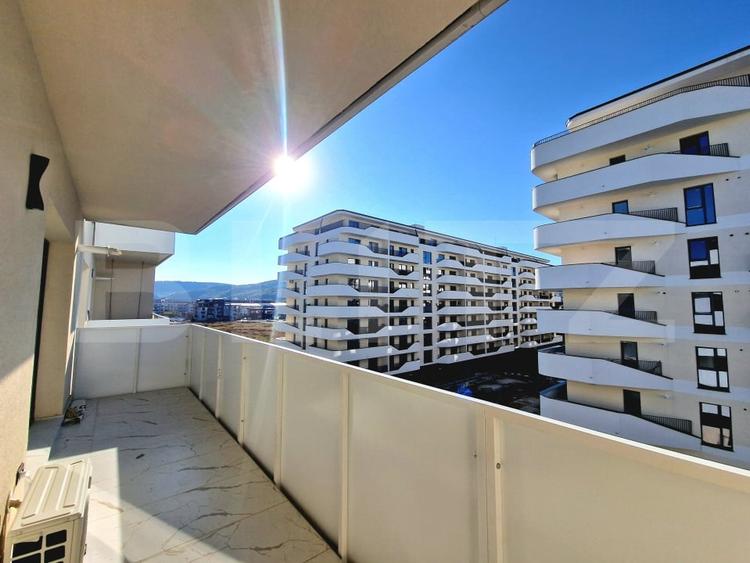 Apartament cu 2 camere semidecomandat, mobilat în Florești