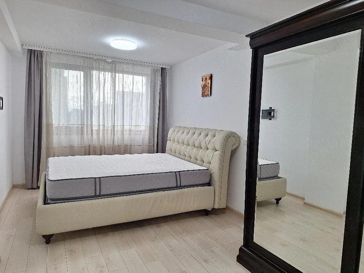 Apartament cu 2 camere decomandat în Tractorul