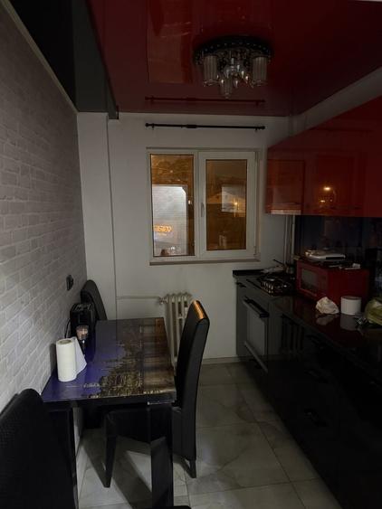 Apartament cu 3 camere în Mihai Bravu