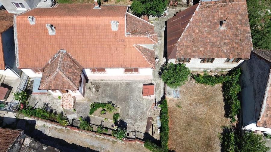Casă cu 4 camere cu Teren 546 Mp în Central