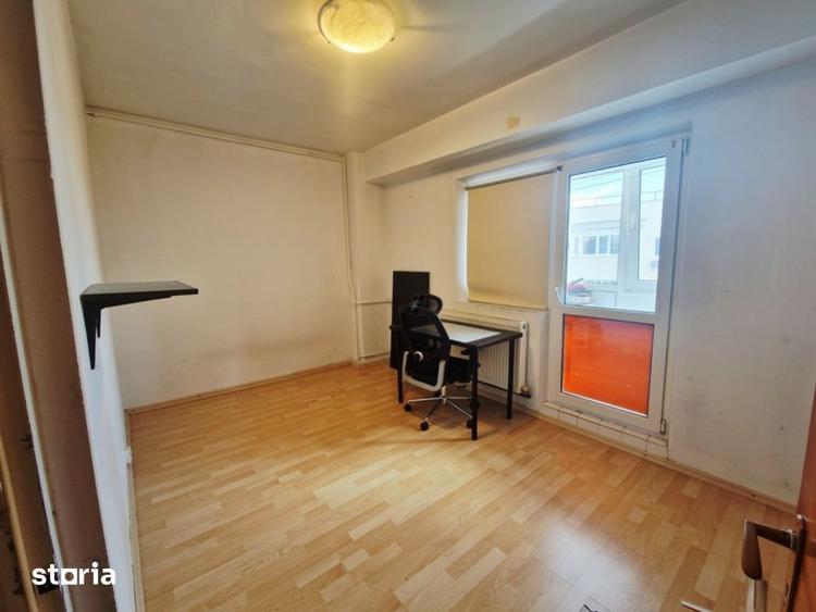 Apartament cu 4 camere decomandat în Tei