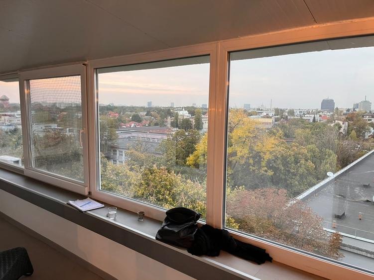 Apartament cu 3 camere semidecomandat, mobilat în Victoriei