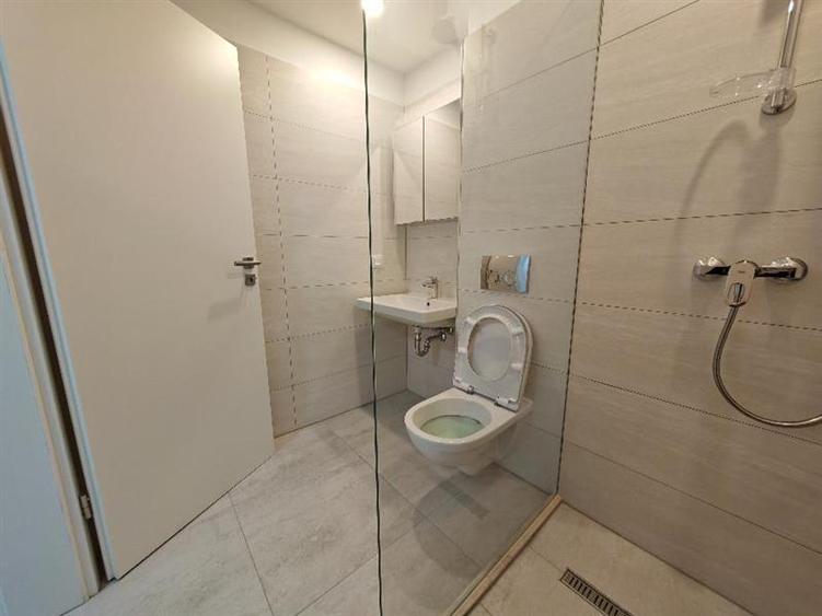 Apartament cu 3 camere decomandat, mobilat în Bartolomeu