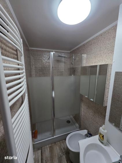 Apartament cu 3 camere decomandat în Exterior Vest