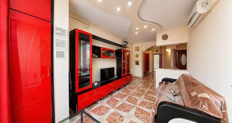Apartament cu 2 camere semidecomandat, mobilat în UTA