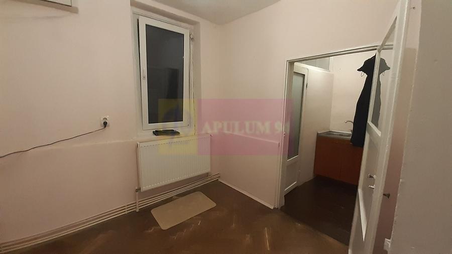 Casă cu 2 camere cu Canalizare în P-ța Romană