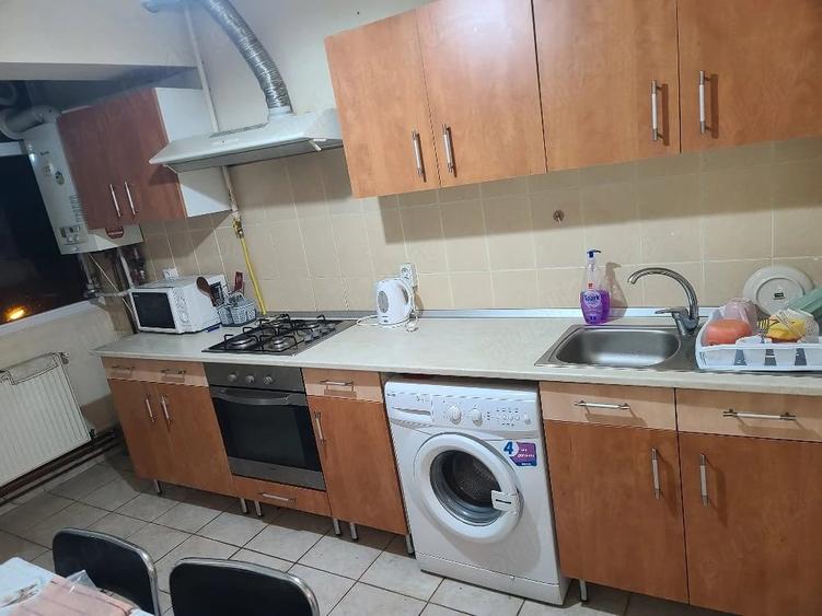 Apartament cu 3 camere decomandat în Cornișa
