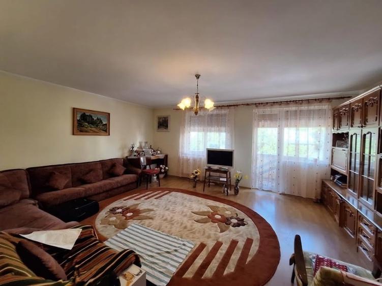 Casă individuală cu 5 camere cu Canalizare în Ultracentral