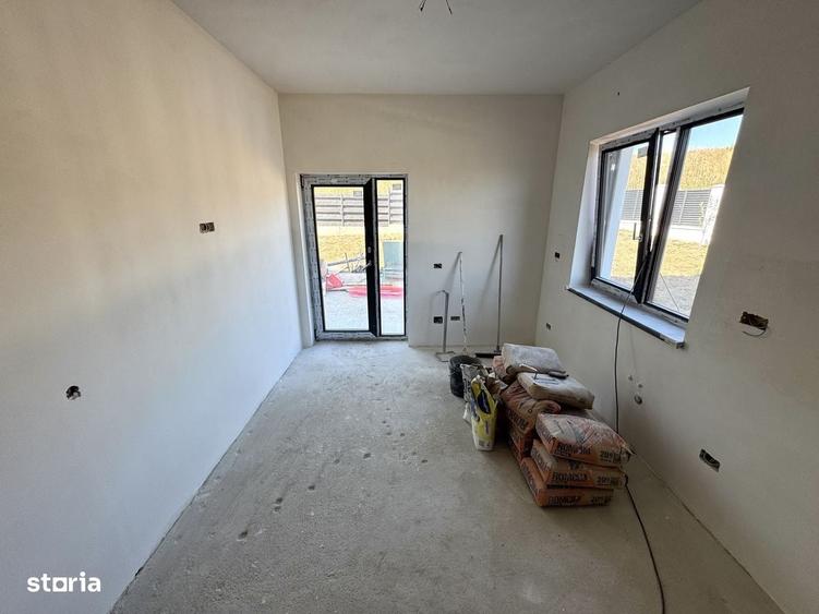 Casă cu 4 camere în Bucium