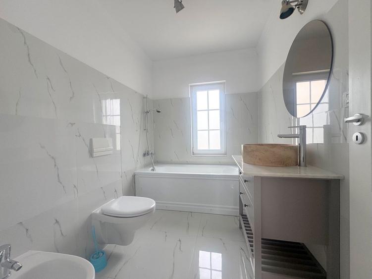 Duplex cu 4 camere cu Canalizare în Moșnița Nouă