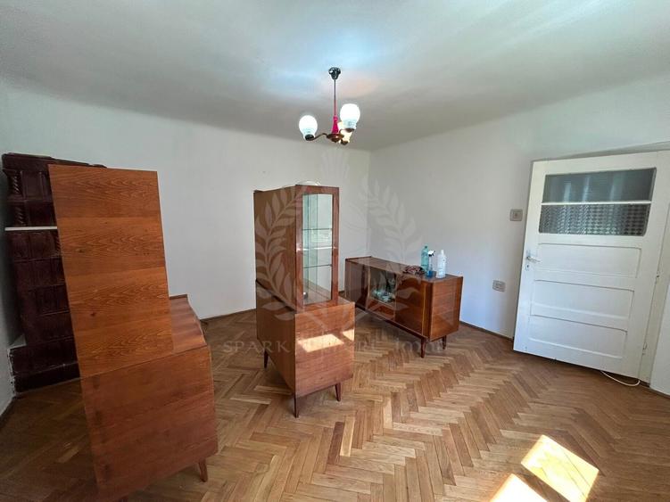 Casă individuală cu 3 camere cu Canalizare în Central