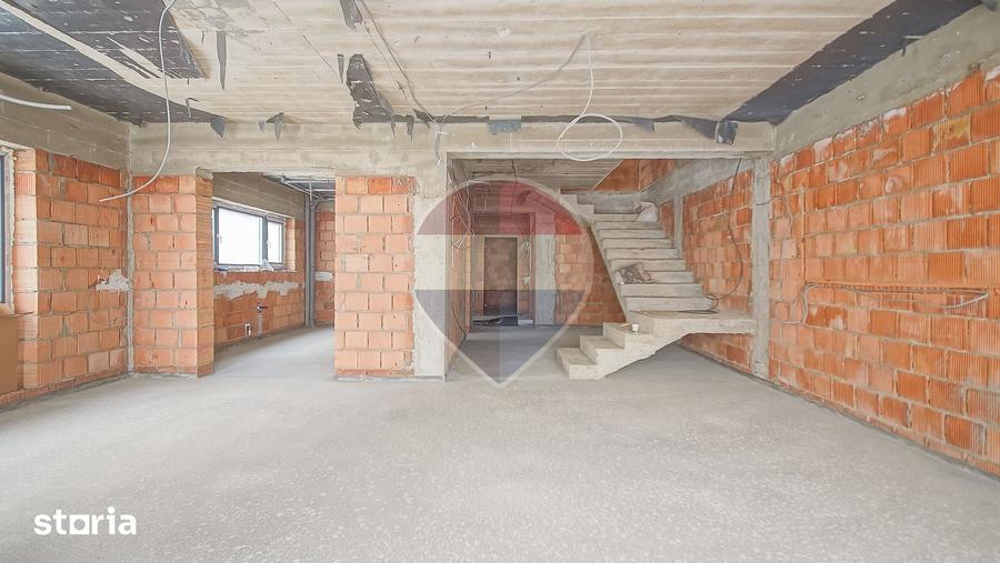 Casă cu 4 camere cu Teren 350 Mp în Dârste